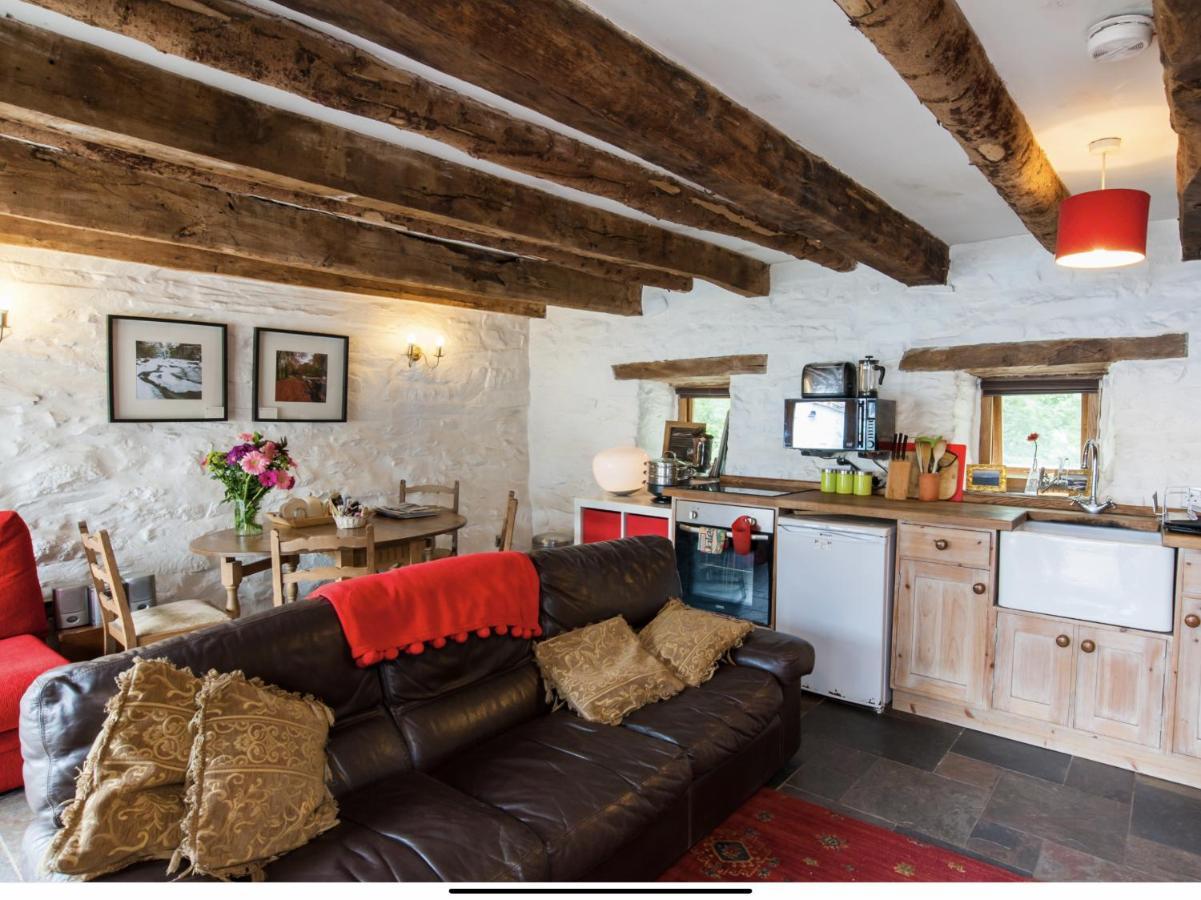 Ty Fferm Hen, Ancient Farmhouse, Coity Bach Talybont-on-Usk Exterior photo