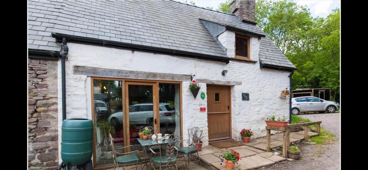 Ty Fferm Hen, Ancient Farmhouse, Coity Bach Talybont-on-Usk Exterior photo